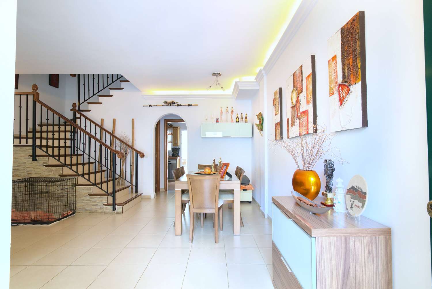 Great Townhouse in Chilches（奇尔切斯大联排别墅酒店）