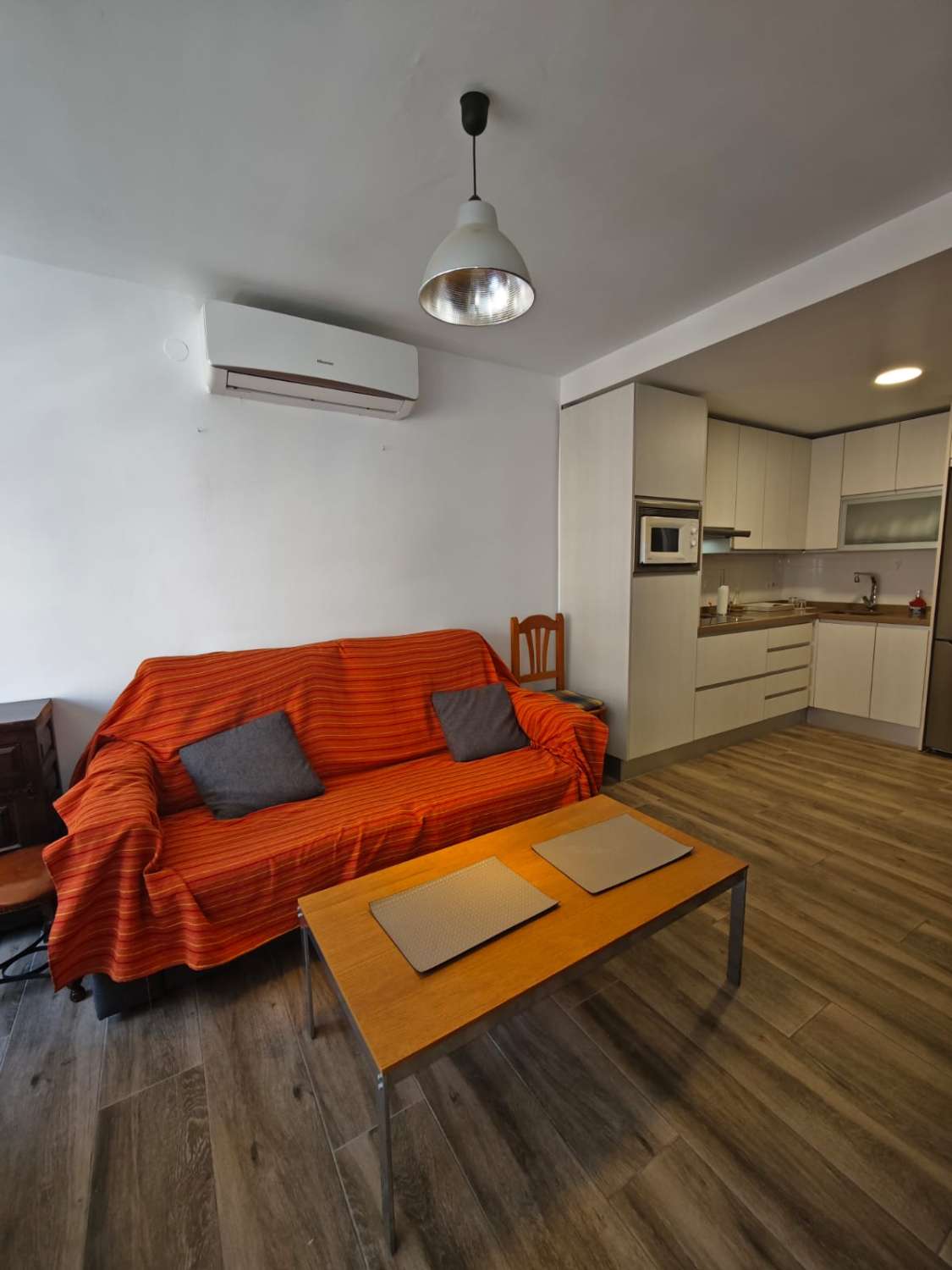 Cozy Renovated Apartment in the Center of Torre del Mar（托雷德马中心舒适装修公寓）