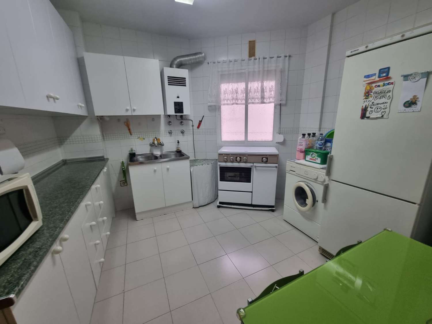 APPARTEMENT MET 2 SLAAPKAMERS EN TERRAS; ZWEMBAD EN GARAGE - TORRE DEL MAR