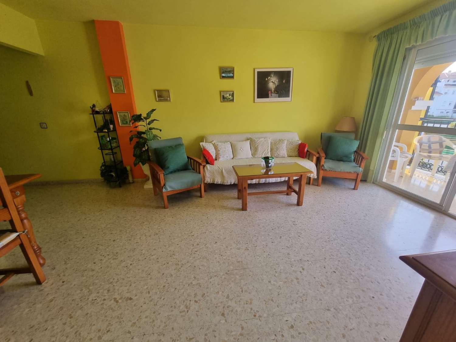 APPARTEMENT MET 2 SLAAPKAMERS EN TERRAS; ZWEMBAD EN GARAGE - TORRE DEL MAR